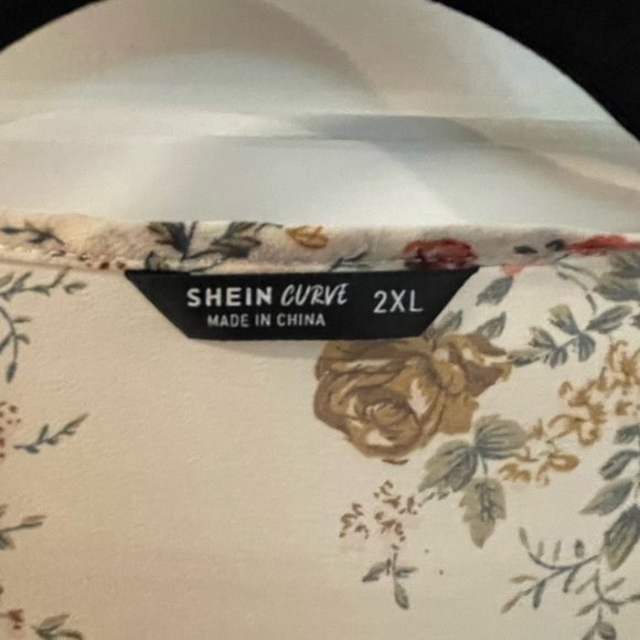 Floral Cream Top - Picture 4 of 7